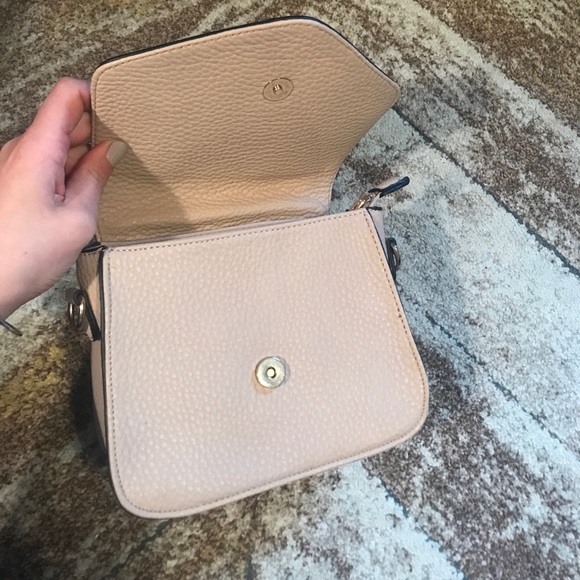 Sondra Roberts - Picture 3 of 5